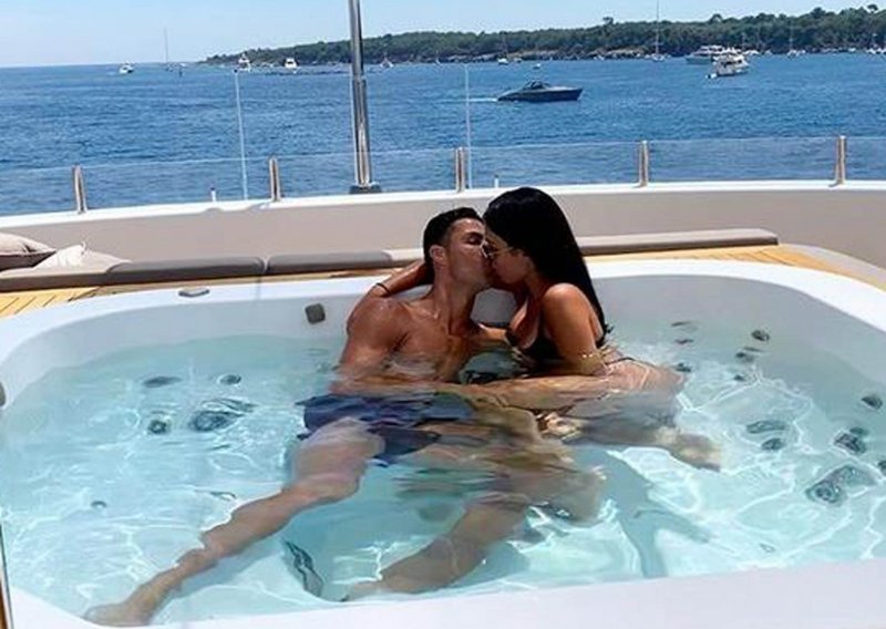 Lijepa Georgina Rodriguez ne prestaje podizati temperaturu fotografijama sa ljetovanja