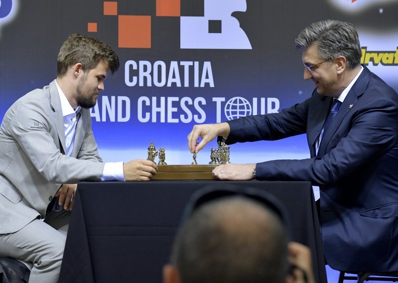 Plenković otvorio jedan od najjačih šahovskih turnira, i sam povukao par poteza