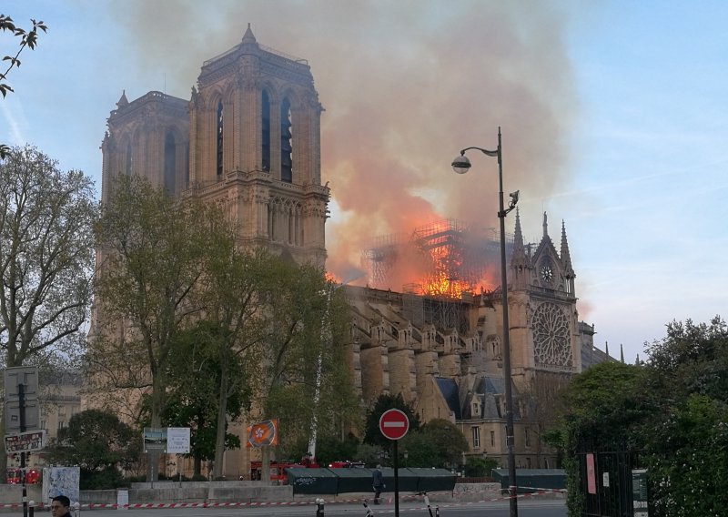 Predistraga pokazala da požar u Notre-Dameu nije podmetnut