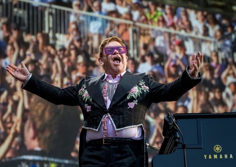 Elton John: 'Zlo mi je od ljudi koji tvrde da su religiozni, a daleko su od Boga'