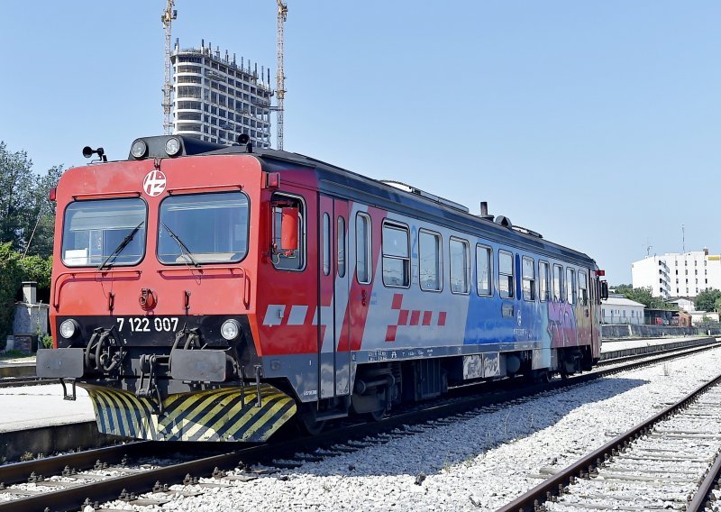 Fijasko splitskog metroa; klimatizirani vlak zamjenio 'šinobus', pogledajte koliko je karata prodano