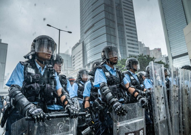 Hong Kong krenuo s uhićenjima dan nakon nasilnih prosvjeda