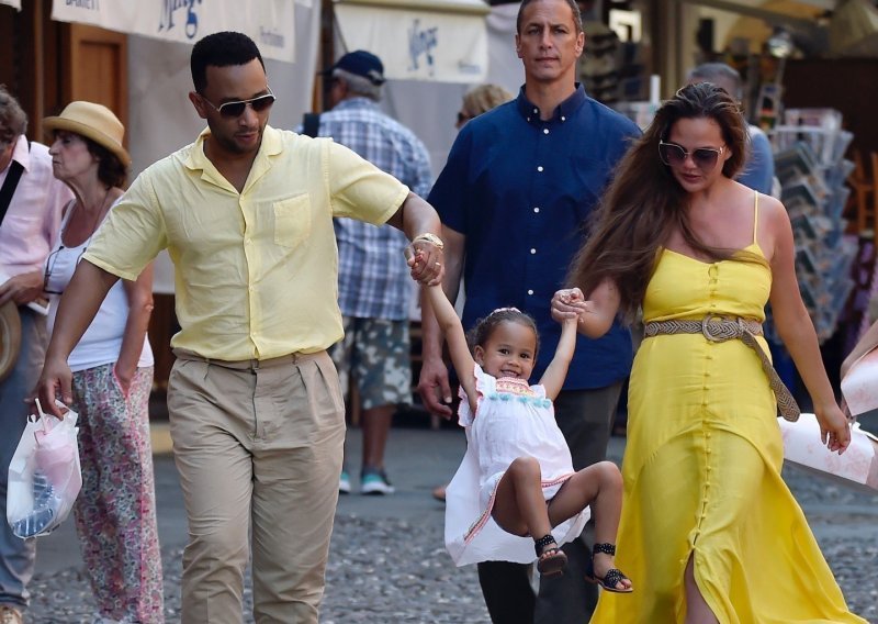 Obiteljski odmor u Italiji: Chrissy Teigen i John Legend ne kriju koliko uživaju u roditeljskoj ulozi