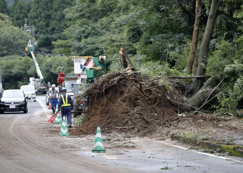 Pljuskovi u Japanu izazvali klizišta blata, dvije osobe smrtno stradale