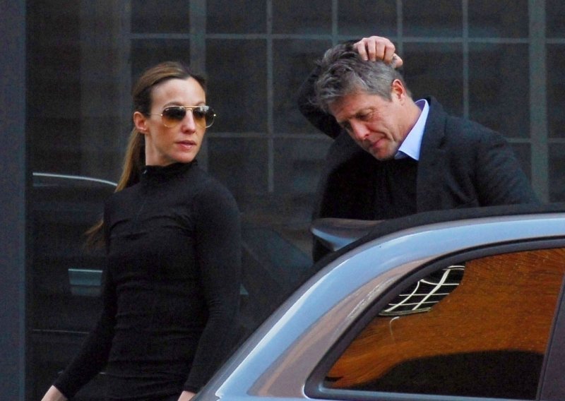 Mislio je da je paparazzo: Bijesni Hugh Grant oduzeo mobitel predstavnici rimskih vlasti