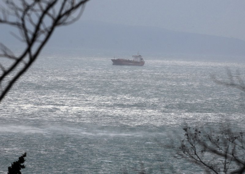 Meteorolozi zovu nevrijeme na Jadranu, a tri od četiri broda za traganje i spašavanje su u kvaru