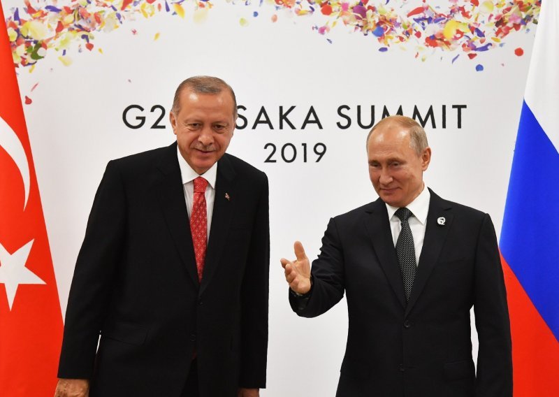 Erdogan i Putin telefonski razgovarali o sukobu u Libiji