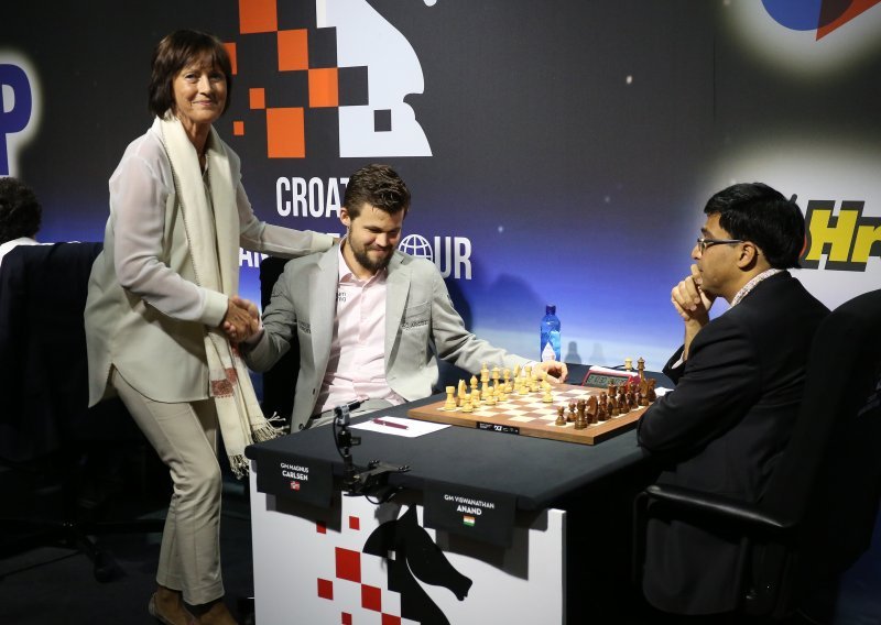 Svjetski prvak na korak do pobjede na najjačem ovogodišnjem šahovskom turniru