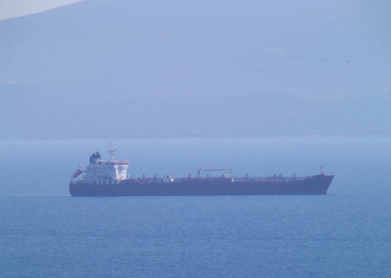 Britanija zabrinuta zbog ponašanja Irana, prati situaciju s tankerom
