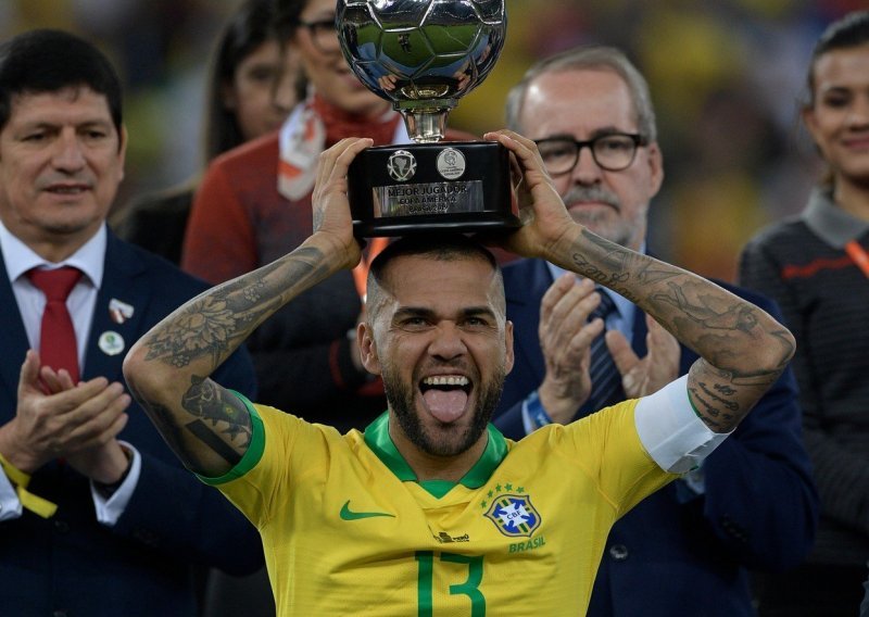 Neuništivi Dani Alves ima novi klub: Sada ću ostvariti svoje snove