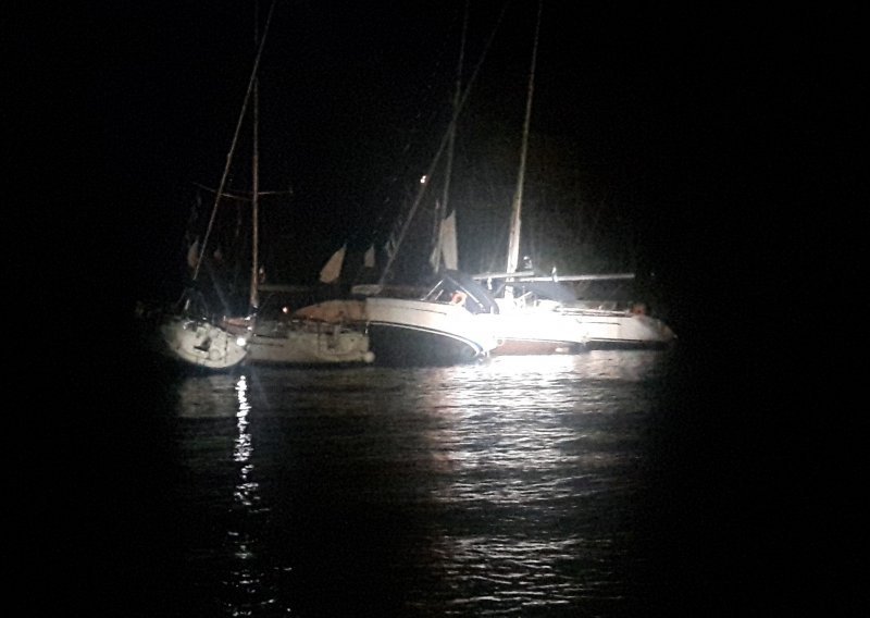 Noćna drama na moru: Iz jake oluje spašeno više od 50 djece kod Molata