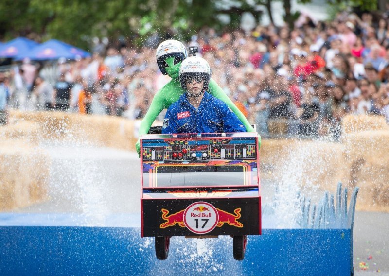 Evo kako je izgledala luda Red Bull Soapbox utrka u Londonu