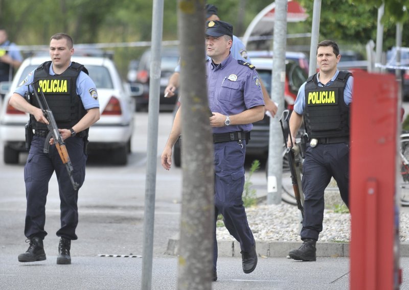 [FOTO/VIDEO] Identificirani pljačkaši koji su pokušali opljačkati banku u Zagrebu, obojica su otprije poznata policiji