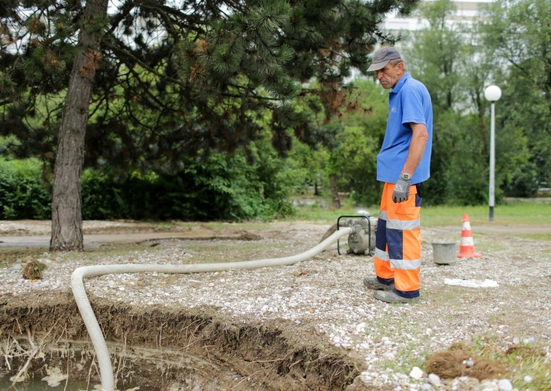 Vode opet nema u Dugavama, Središću, Zapruđu... Ljutiti građani zasuli Holding upitima