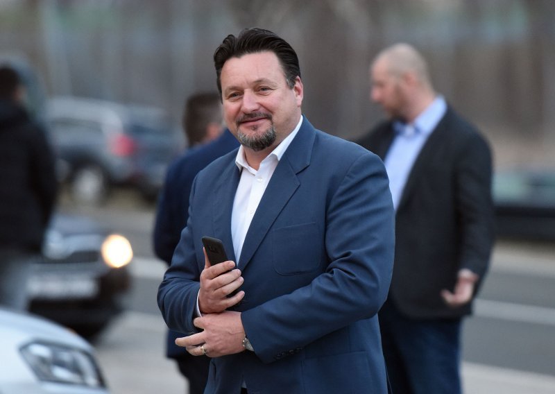 Kuščević se vraća među zastupnike, kazne za mobitel u vožnji 1000 kuna, pogledajte što je još izglasano u Saboru
