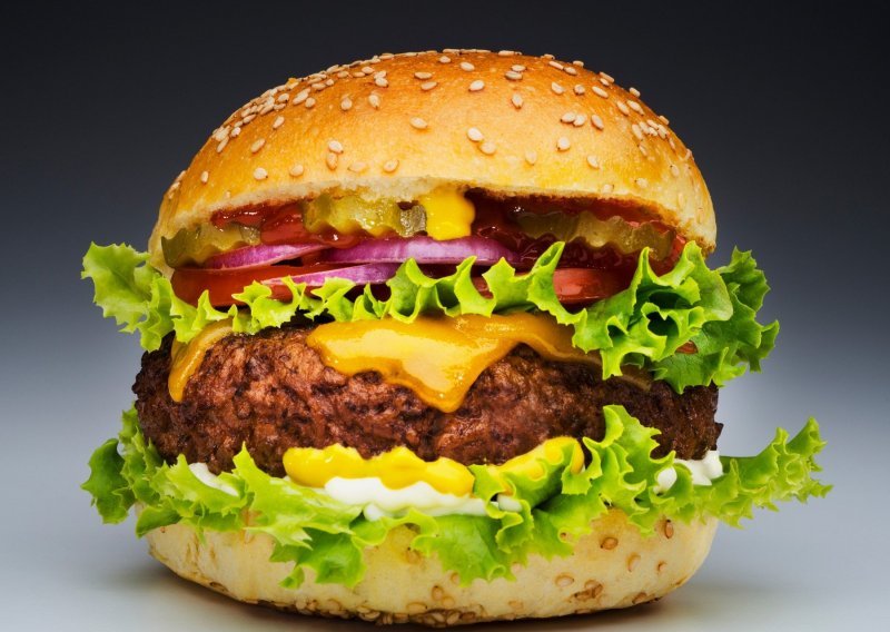 Burger s mesom uzgojenim u laboratoriju bi za dvije godine mogao stići u trgovine