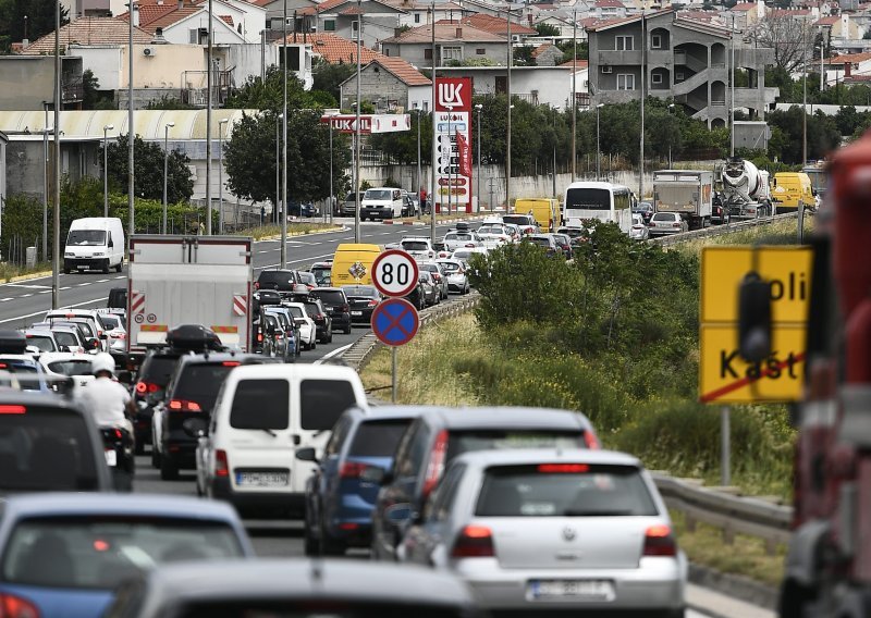 [FOTO/VIDEO] Pala kiša, Split u potpunom prometnom kolapsu