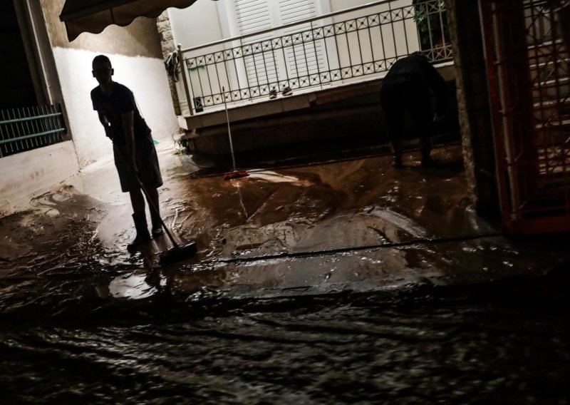 Oluja je došla naglo i iznenada: Šest stranaca poginulo u velikom nevremenu u Grčkoj