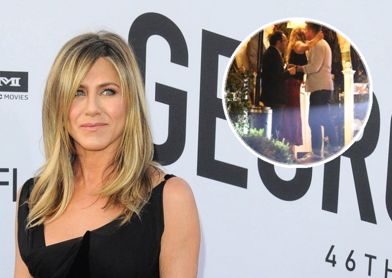 Sretna i zadovoljna: Jennifer Aniston u strastvenom zagrljaju s misterioznim muškarcem