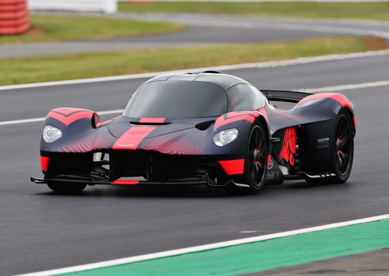 Aston Martin Valkyrie na stazi Silverstone: Zvijer je puštena!