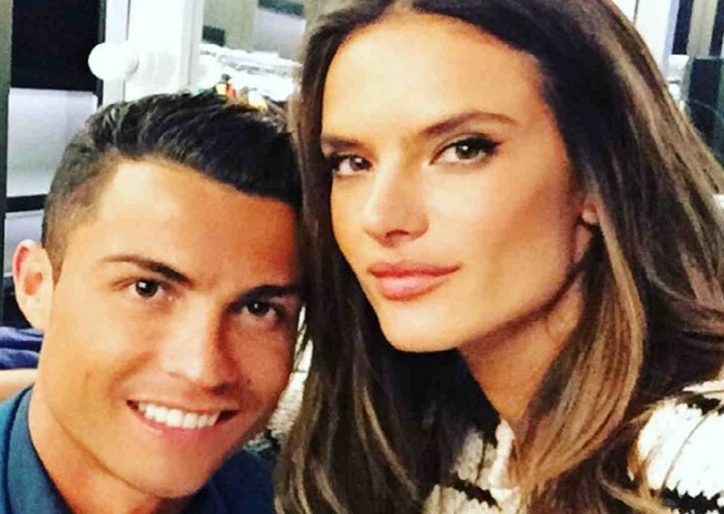 Alessandra Ambrosio i Ronaldo polugoli na naslovnici GQ-a