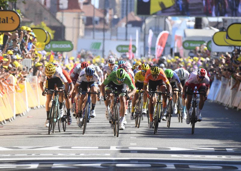 Belgijskom biciklistu Wout van Aertu deseta etapa; Francuz Julian Alaphilippe zadržao vodeće mjesto