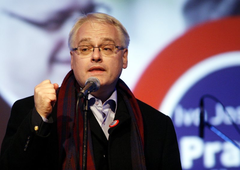 Josipović: Tražit ću da se 'stisne gas'