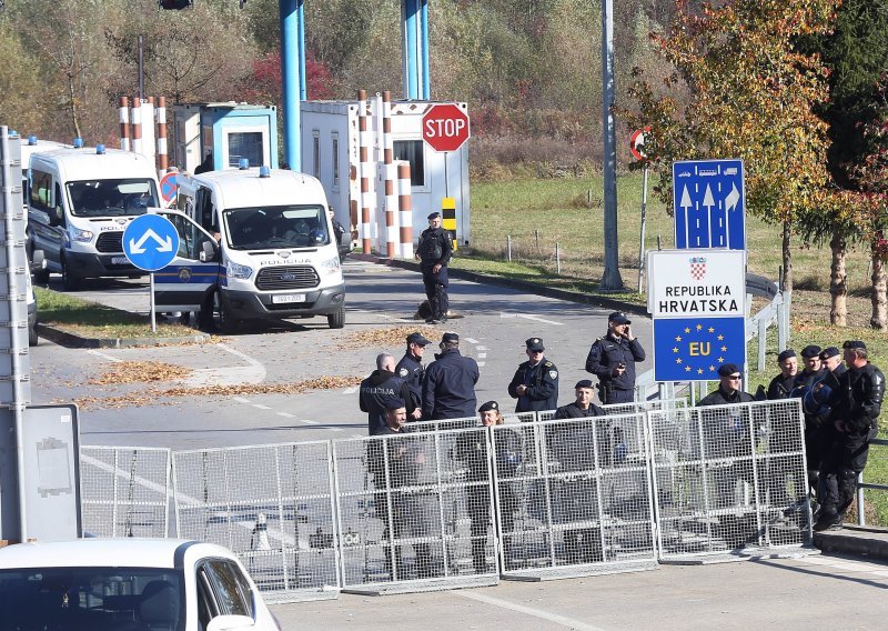 Policajci se požalili pravobraniteljici: Kolege tuku migrante, otimaju im novac i mobitele!