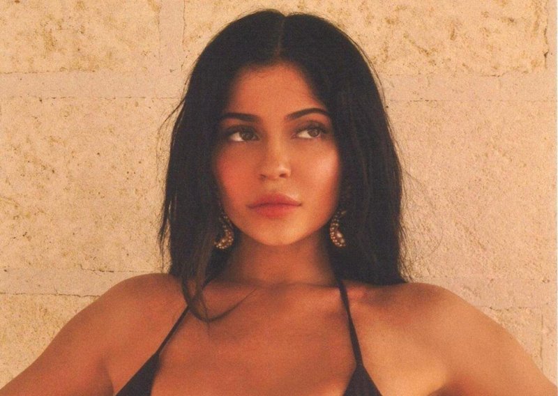 Kylie Jenner uskočila u oskudni bikini: Pokazuje li obožavateljima preplanulost ili zlobnicima obline?