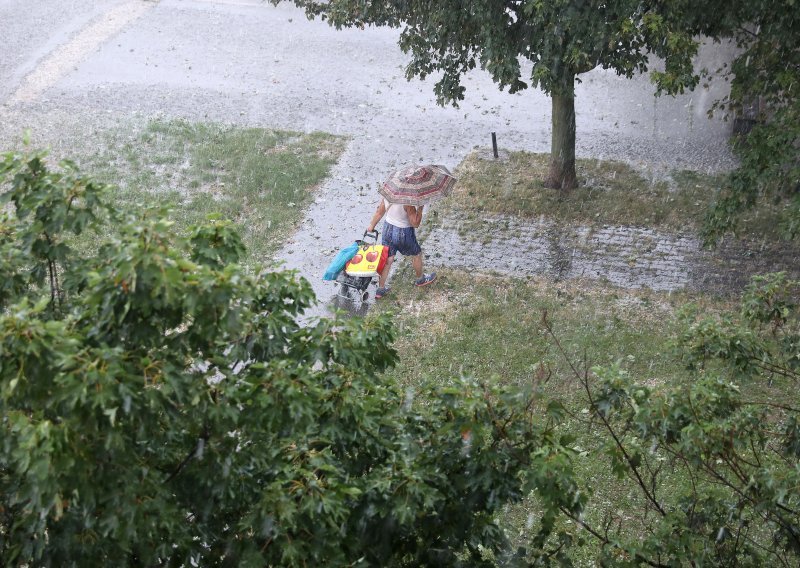 Ljetno osvježenje: Snažna tuča pogodila zagrebačku Dubravu