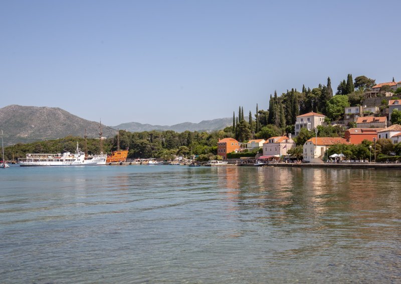 Inspekcija zabranila kupanje na plaži Donje Čelo na Koločepu