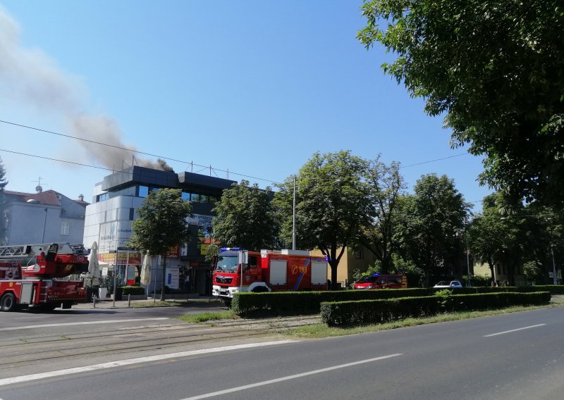 Požar u središtu Zagreba: U makedonskom restoranu zapalio se dimovodni kanal roštilja