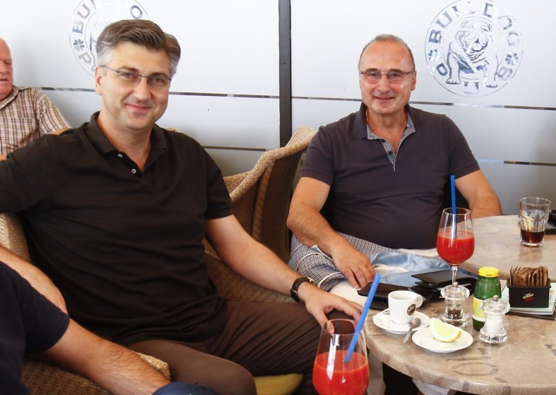 Nakon rekonstrukcije Vlade, Plenković u zanimljivom društvu ispija kavu na zagrebačkoj špici