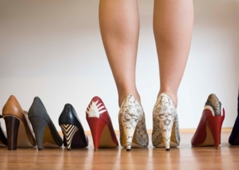 Žene prosječno imaju 11 pari cipela koje nikada neće nositi