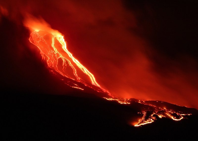 Spektakularna erupcija vulkana u hrvatskom susjedstvu prizemljila sve zrakoplove na Siciliji