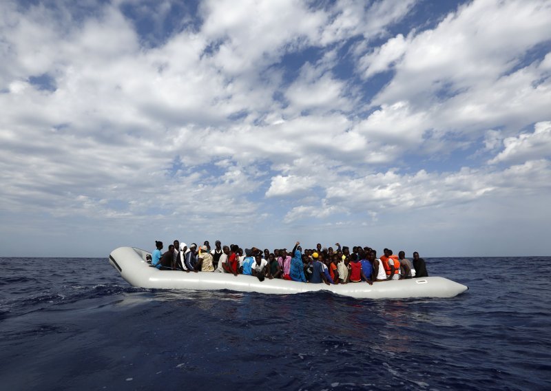 Brod talijanske nevladine udruge zaplijenjen u Italiji nakon što mu je dozvoljen ulazak u luku