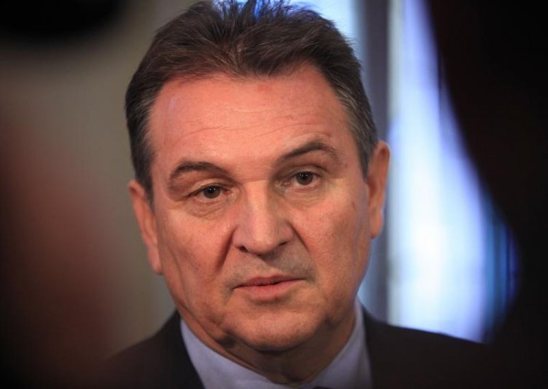 Cacic says gov't will be in full swing by Sept or he resigns