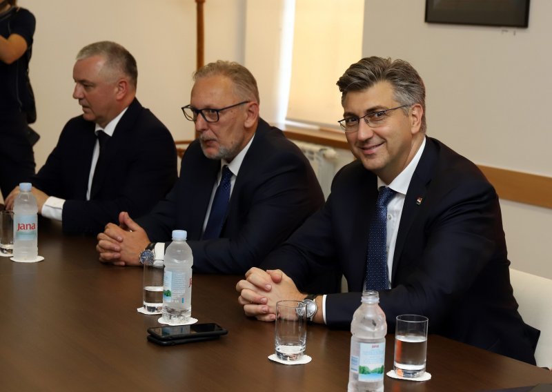 Evo što je Plenković odgovorio na pitanje kada će većina građana osjetiti 200-300 kuna više u novčaniku