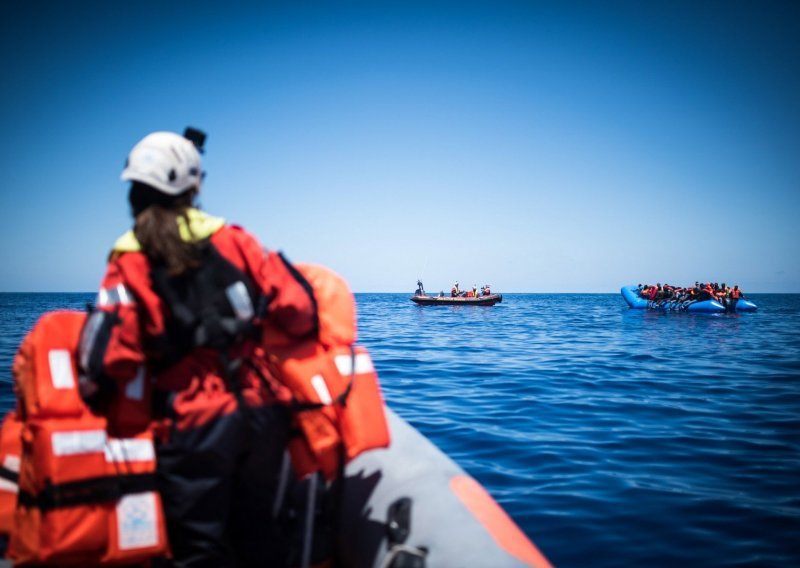 Izvučena tijela 62 migranta u najgoroj tragediji na Sredozemlju ove godine