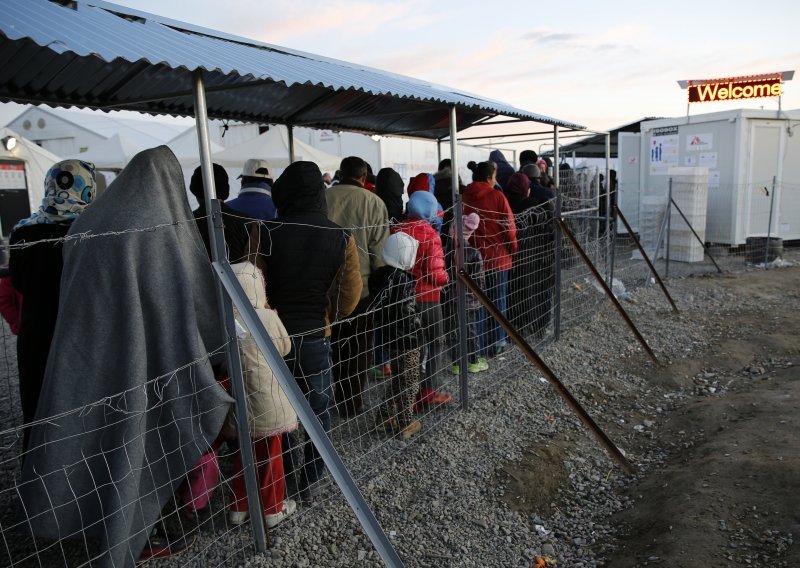 EK: Kvote za tražitelje azila ili tranzit migranata su ilegalne