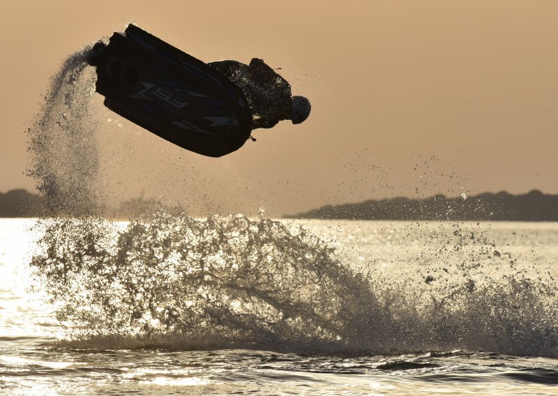 Policija traži vozača koji je pao s jet skija kod Vrsara