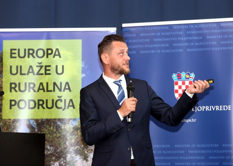 Nakon smjene Tolušića, ostavku podnio njegov pomoćnik Krešimir Ivančić