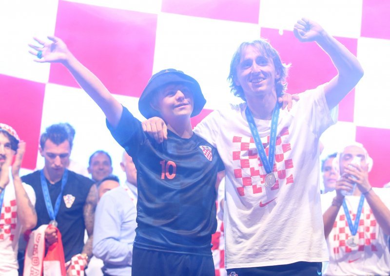 HNS ugostio dječaka koji nikad neće zaboraviti doček hrvatske reprezentacije