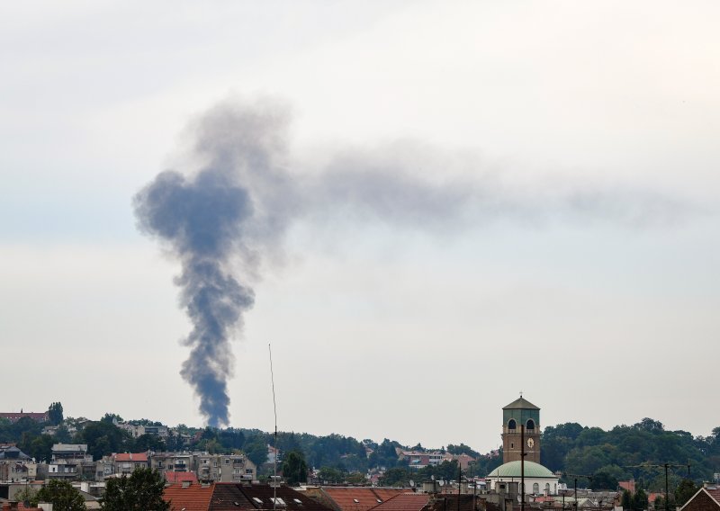 Na Mirogoju ugašen požar koji je buknuo u spremnicima za otpad