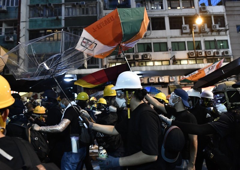 Hong Kong optužio 44 prosvjednika za nerede, platili jamčevinu