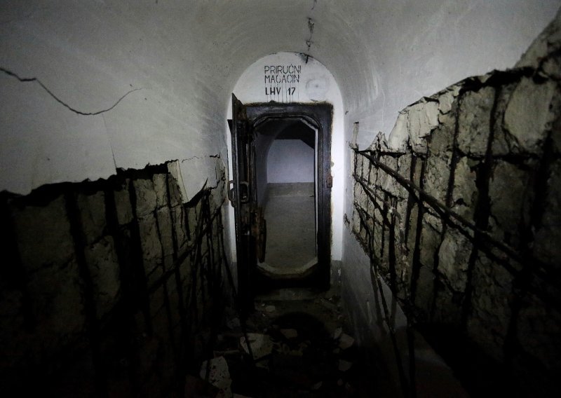 [FOTO] Vojna tura mamac je za turiste: Titove spilje i kilometri vojnih tunela na Visu kriju brojne tajne