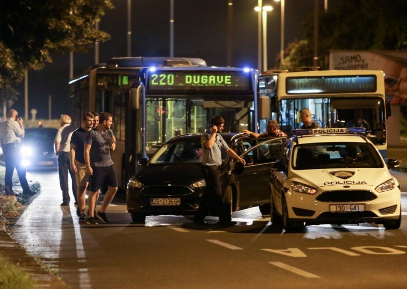 Sukob u ZET-ovu autobusu za Dugave: Azilant putnicima prijetio nožem