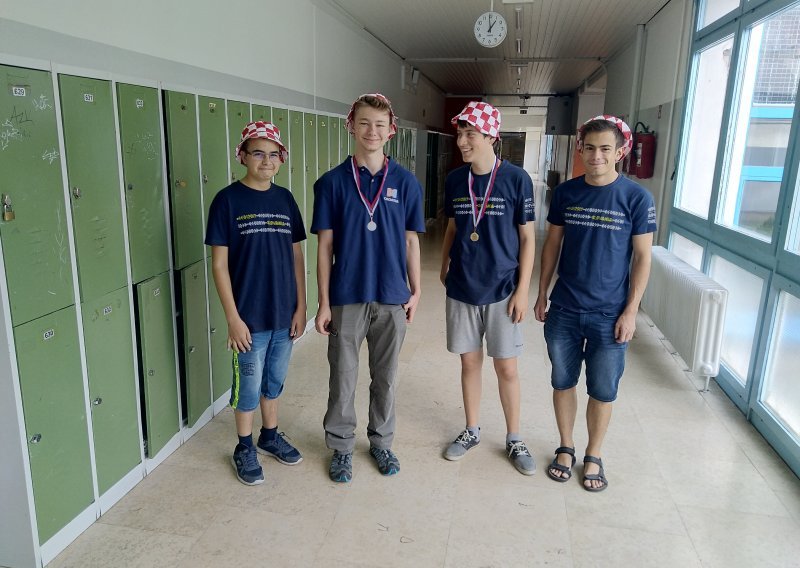 Tek što su rasturili natjecanje u Slovačkoj mladi informatičari putuju u Azerbajdžan. Ispričali su nam što tamo očekuju