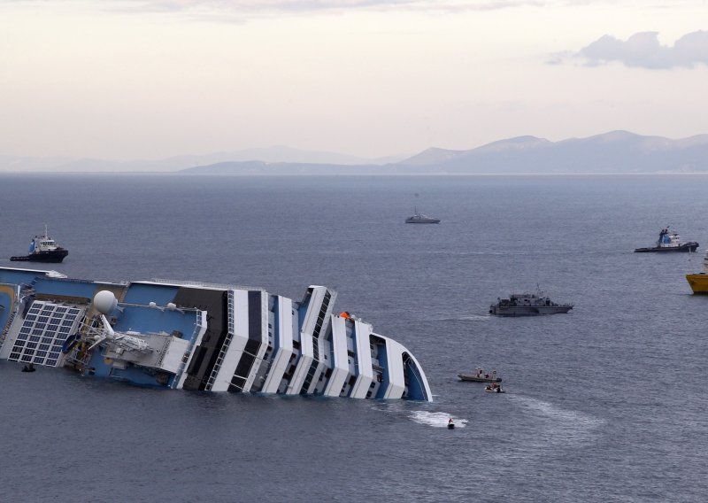 Francuska otvorila istragu o Costa Concordiji