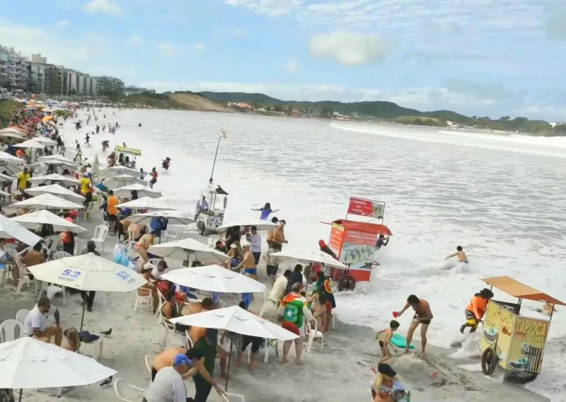 Pogledajte kako je val pomeo plažu u Rio de Janeiru